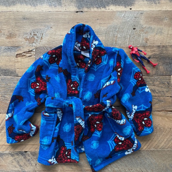 SPIDER-MAN Bathrobe and Bonus Action Figure 🕷️ - Picture 1 of 7